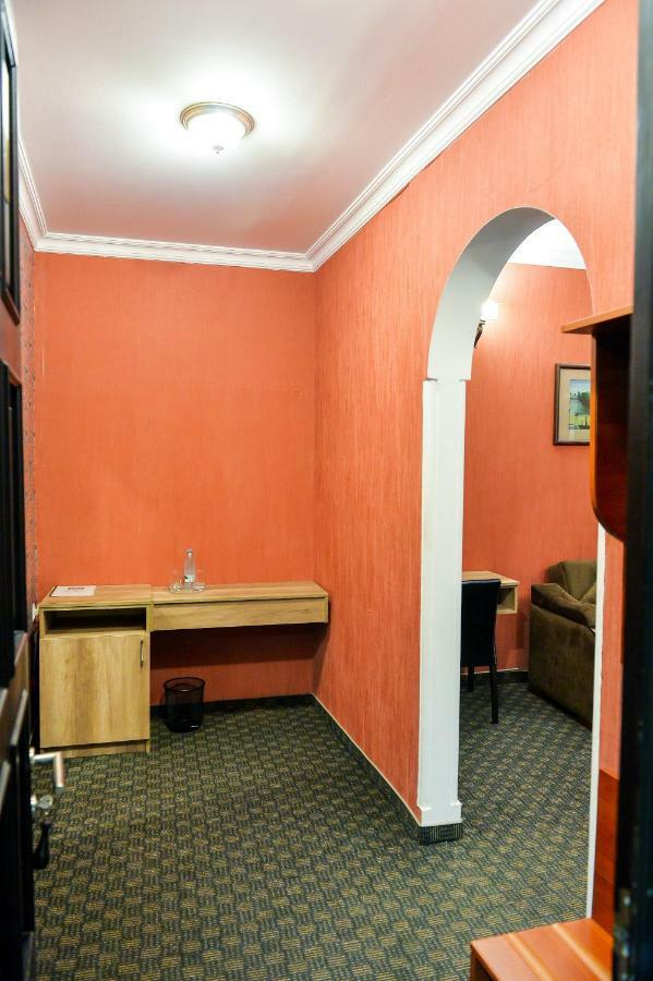 Hotel Old Town Koetaisi Buitenkant foto